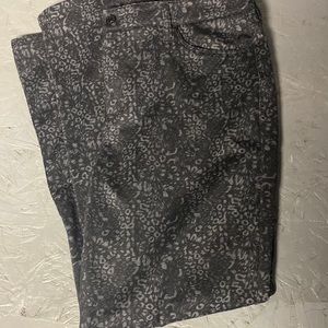 Chicos size 1.5R dress pants black silver cheetah